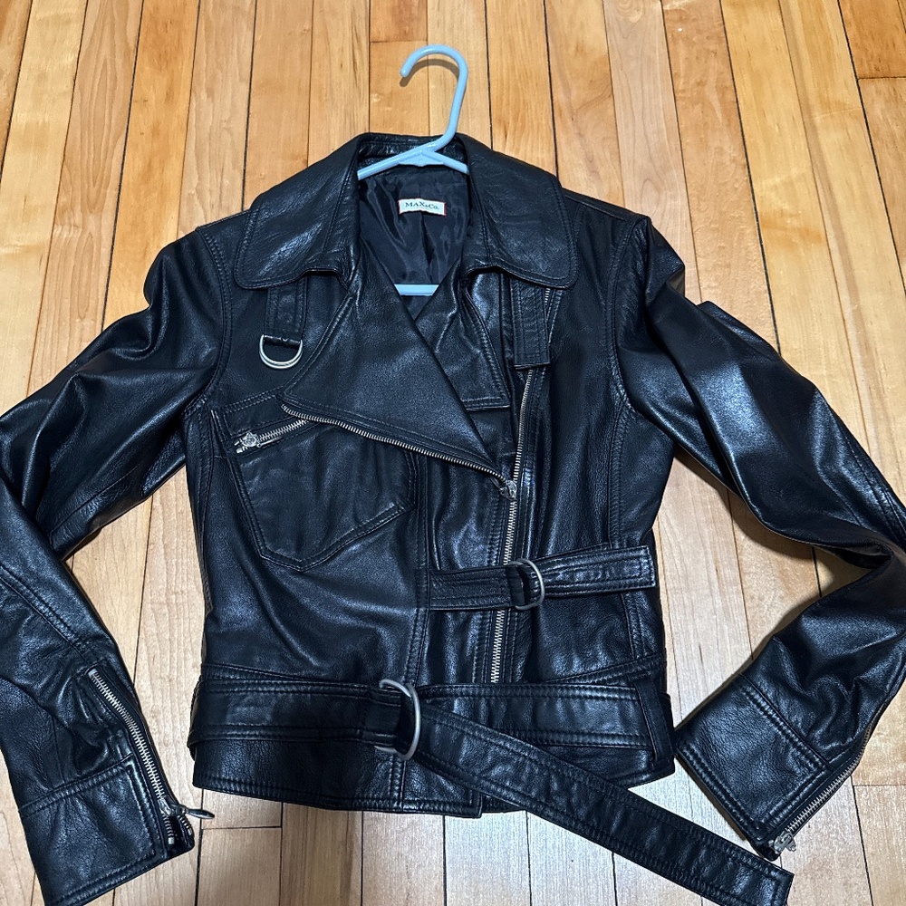 Women’s fitted black leather moto jacket size 42/8 US